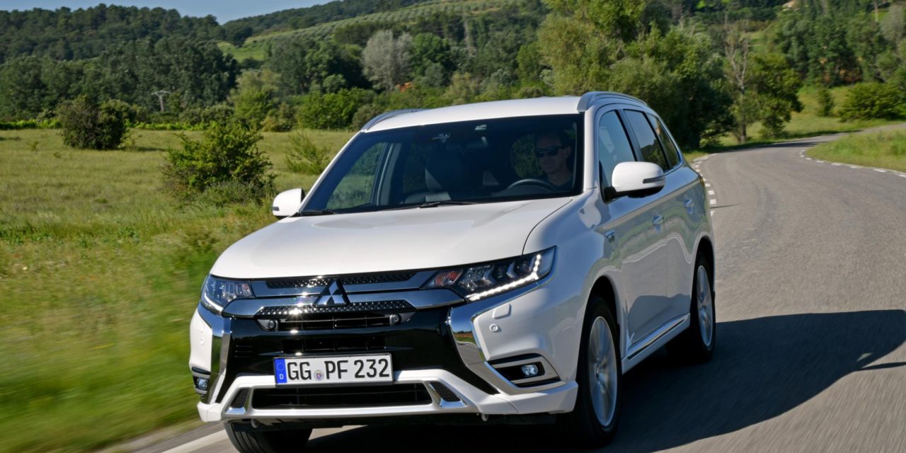 2019 MITSUBISHI OUTLANDER PHEV: ELECTRIC AND MORE