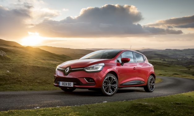 RENAULT OFFERS CUSTOMERS AN EXTRA £500 OFF WHEN THEY TAKE A TEST DRIVE
