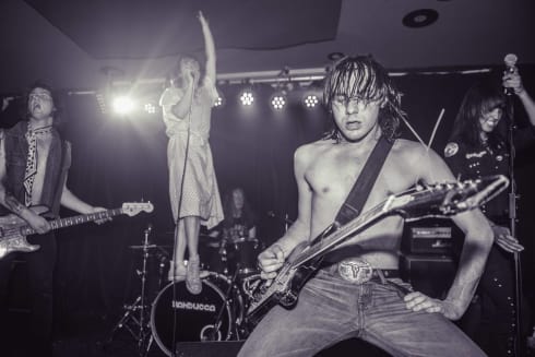 THE CAVEMEN: Premier Primal-Punks Share New Track Ahead Of Long-Burn European Tour