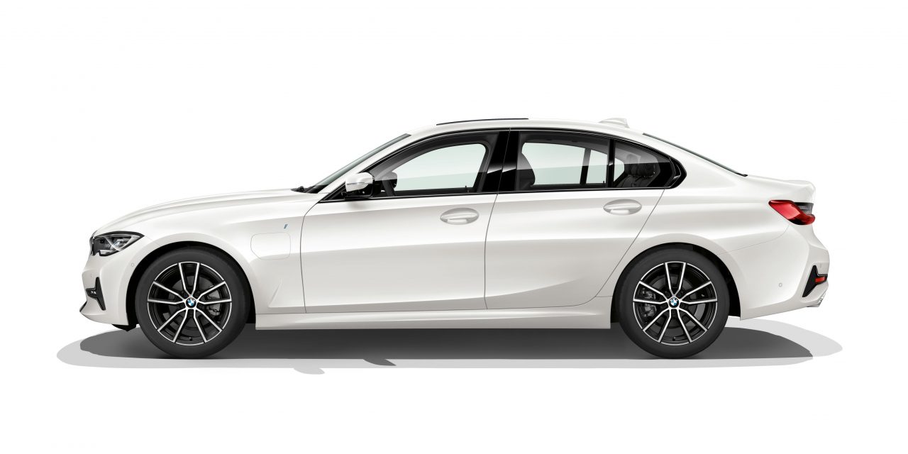 THE NEW BMW 330e SALOON