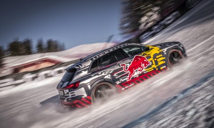 A NEW MEANING TO HIGH VOLTAGE – AUDI E-TRON MAKES POWERFUL ASCENT OF LEGENDARY DOWNHILL SKI COURSE