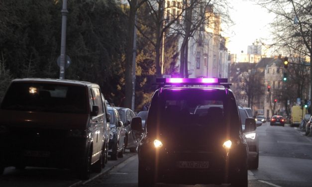 FORD TESTS LIGHT-BASED VISUAL LANGUAGE TO HELP AUTONOMOUS VEHICLES COMMUNICATE WITH PEDESTRIANS