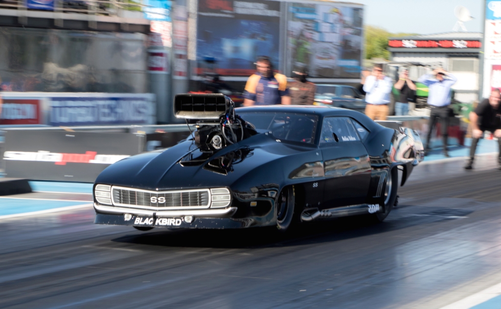SALOON CAR RACING FROM ANOTHER PLANET