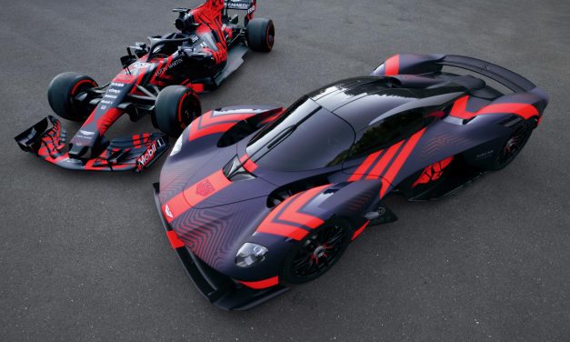 ASTON MARTIN VALKYRIE WOWS CROWDS ON PUBLIC DEBUT AT SILVERSTONE