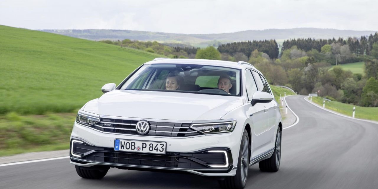 VOLKSWAGEN PASSAT GTE PRICING CONFIRMED AS ORDERS OPEN