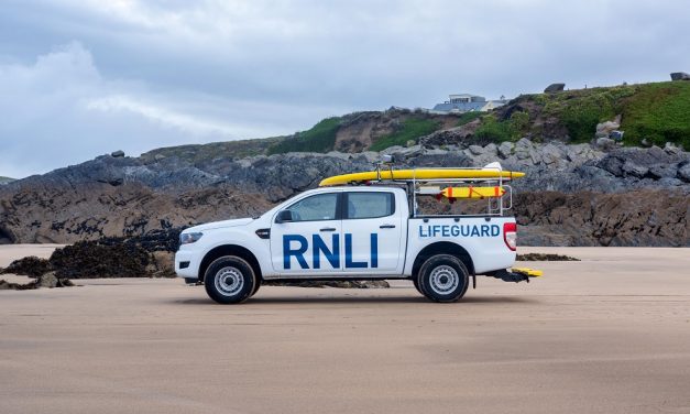 NEW FORD RANGER LANDS ON THE BEACH TO SUPPORT RNLI PATROLS