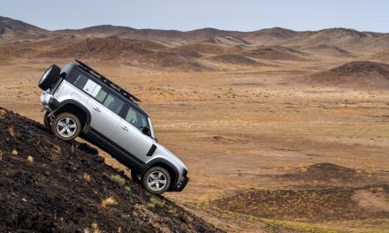 BRAINS AND BRAWN: RUGGED NEW LAND ROVER DEFENDER SHOWCASES WORLD-FIRST DUAL eSIM CONNECTIVITY AT CES 2020
