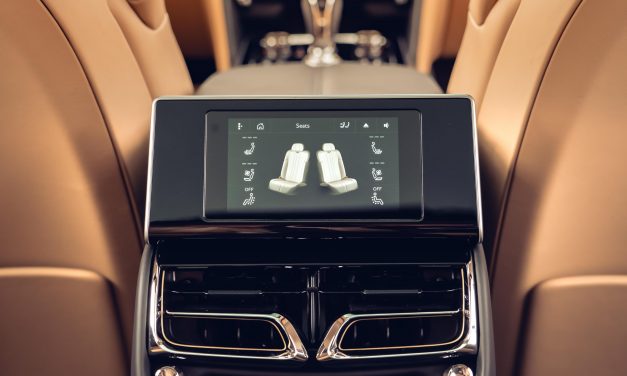 THE NEW FLYING SPUR IN DETAIL: TOUCH SCREEN REMOTE BRINGS LUXURY TO YOUR FINGERTIPS