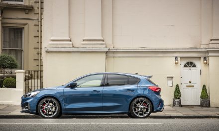 FORD FOCUS ST WITH INTELLIGENT AUTOMATIC TRANSMISSION GOES ON SALE AS DEALER SHOWROOMS REOPEN