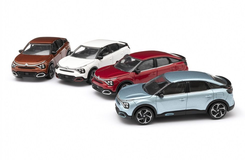 NEW C4 AND NEW Ë-C4 – 100% ËLECTRIC JOIN THE CITROËN MINIATURES CATALOGUE