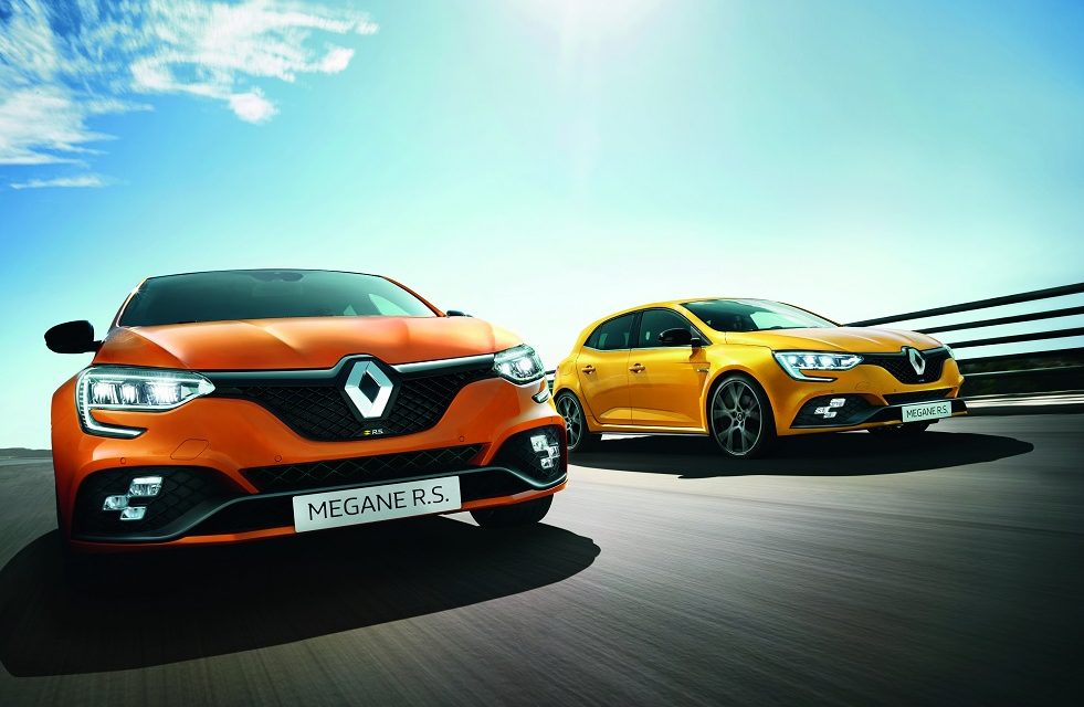 THE NEW RENAULT MÉGANE R.S. 300 AND R.S. TROPHY NOW AVAILABLE TO ORDER IN THE UK