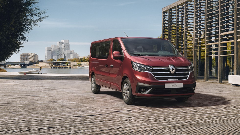 THE NEW RENAULT TRAFIC PASSENGER