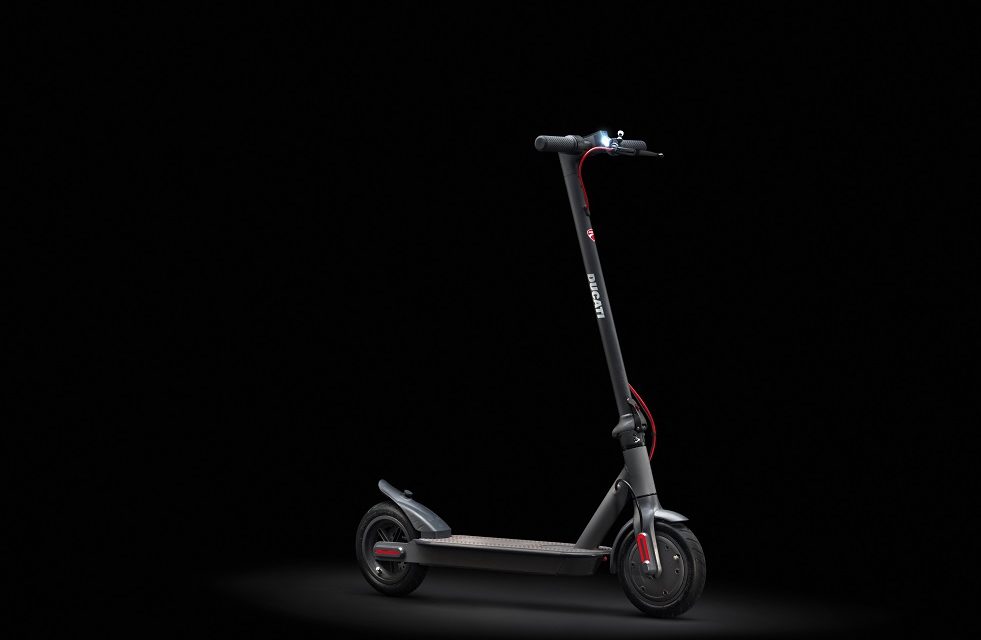 The Ducati urban electric mobility line developed under license by MT Distribution is expanded with the new PRO-I EVO electric scooter with integrated App