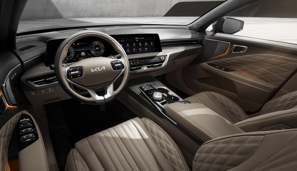 Kia K8 interior – modernity and technology meet in a luxury sports saloon