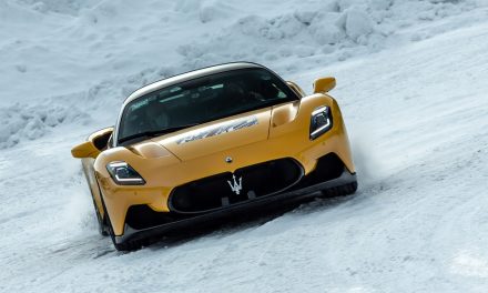 Powerful MC20 on snow