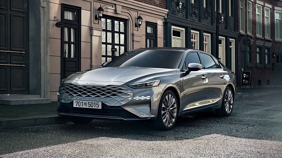 The Kia K8 embodies a high-tech, modern and innovative saloon