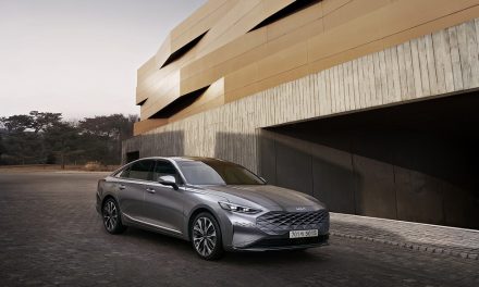 The high-tech Kia K8 reimagines and transforms the saloon class