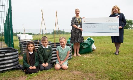 NOTTINGHAMSHIRE HOMEBUILDER BACKS PRIMARY SCHOOL’S OUTDOOR PROJECT WITH DONATION