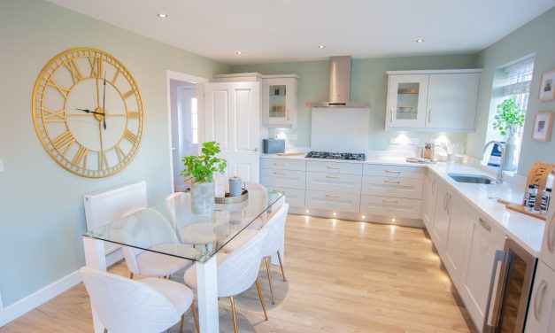 DERBYSHIRE HOMEBUYERS CAN ROCK AROUND THE CHRISTMAS TREE IN THEIR DREAM PROPERTY
