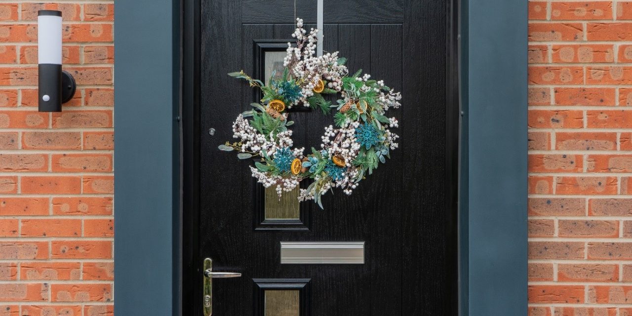 LEICESTERSHIRE HOMEBUILDER SPREADS CHRISTMAS CHEER WITH VIRTUAL WREATH MAKING