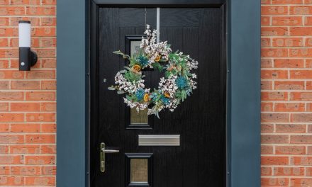 LEICESTERSHIRE HOMEBUILDER SPREADS CHRISTMAS CHEER WITH VIRTUAL WREATH MAKING