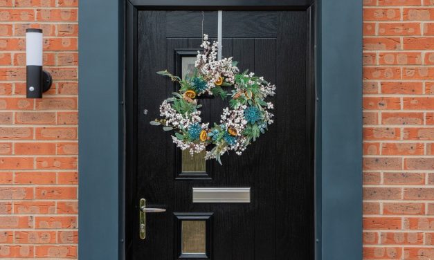 LEICESTERSHIRE HOMEBUILDER SPREADS CHRISTMAS CHEER WITH VIRTUAL WREATH MAKING