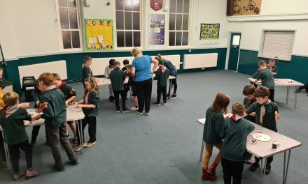 WIGSTON CUBS ENJOY ‘ROCKING AROUND’ WITH HOMEBUILDER IN BUILD-UP TO CHRISTMAS