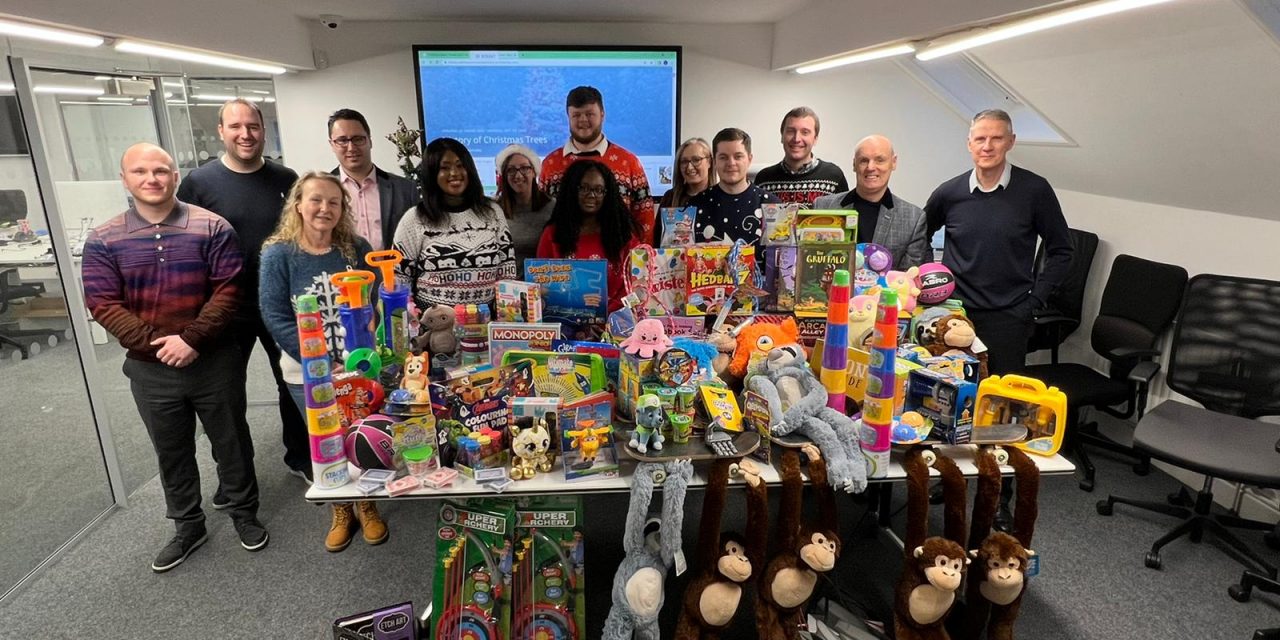 R&D Business Donates Xmas Gifts for Kids in Care