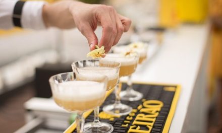 5 Cocktails That You Can Garnish From Your Own Home