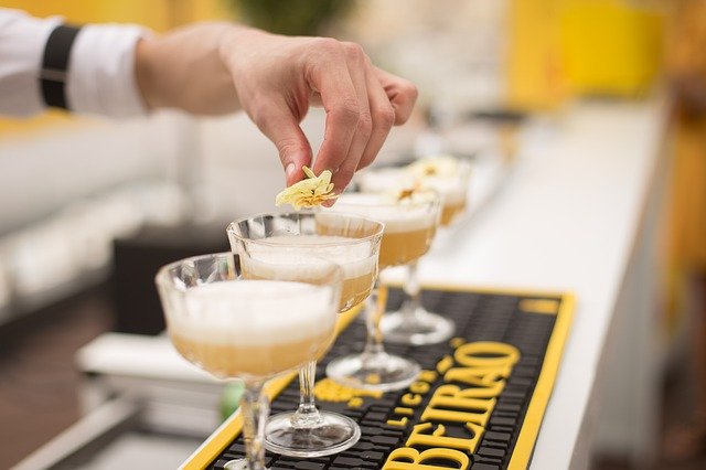 5 Cocktails That You Can Garnish From Your Own Home