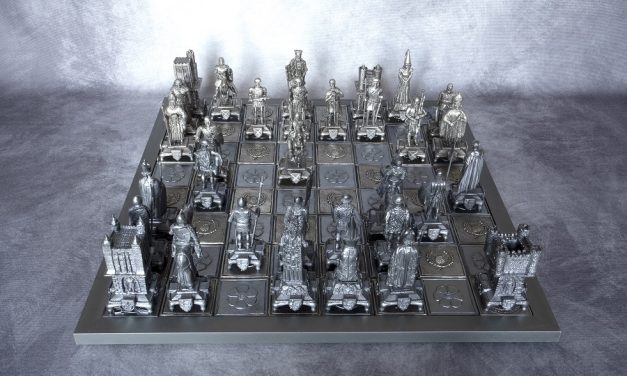 Gift feature: Collectible luxury hand-made chess set commemorates Scotland’s Battle of Bannockburn.