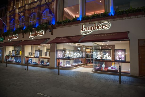 Leicester High Street jeweller offers customers a full refund if snow falls on Christmas Day