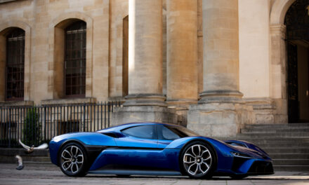 NIO EP9 headlines Scramble feature display