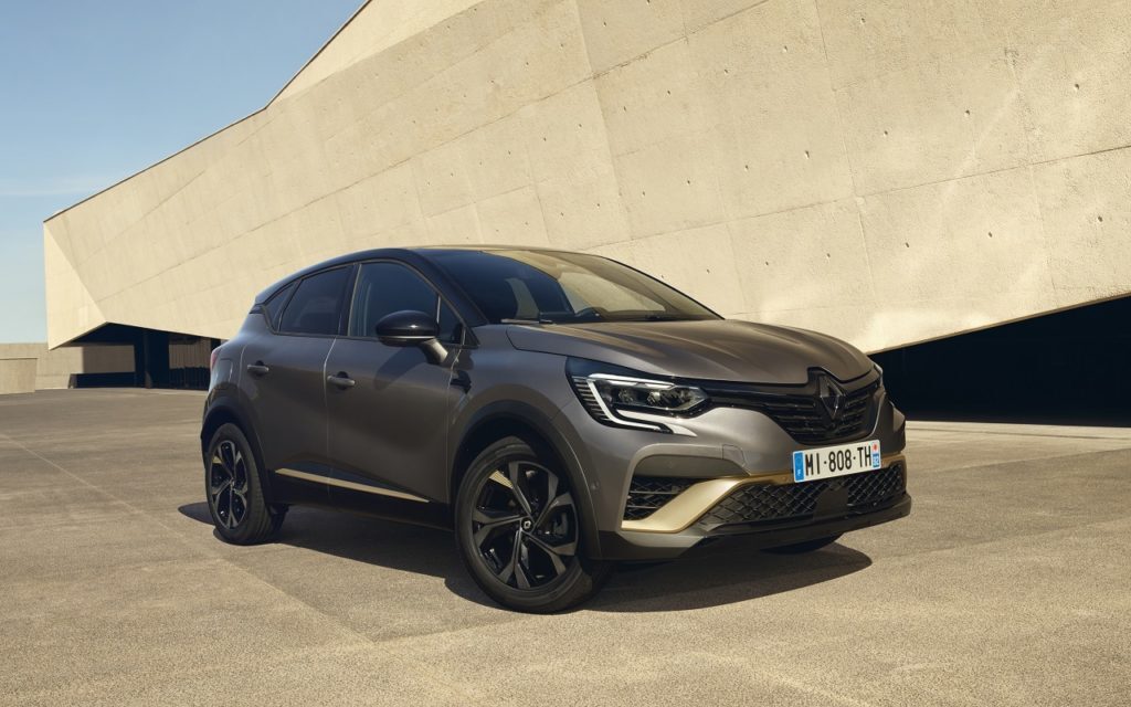 Renault expands its 30-day ‘Fast Track’ delivery service with the availability of new top-of-the-range Arkana full hybrid