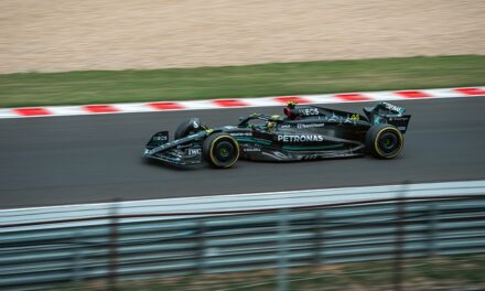 Does Lewis Hamilton have a chance of winning the world championship in 2024