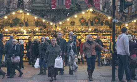 Why do so many people go to the Christmas markets?