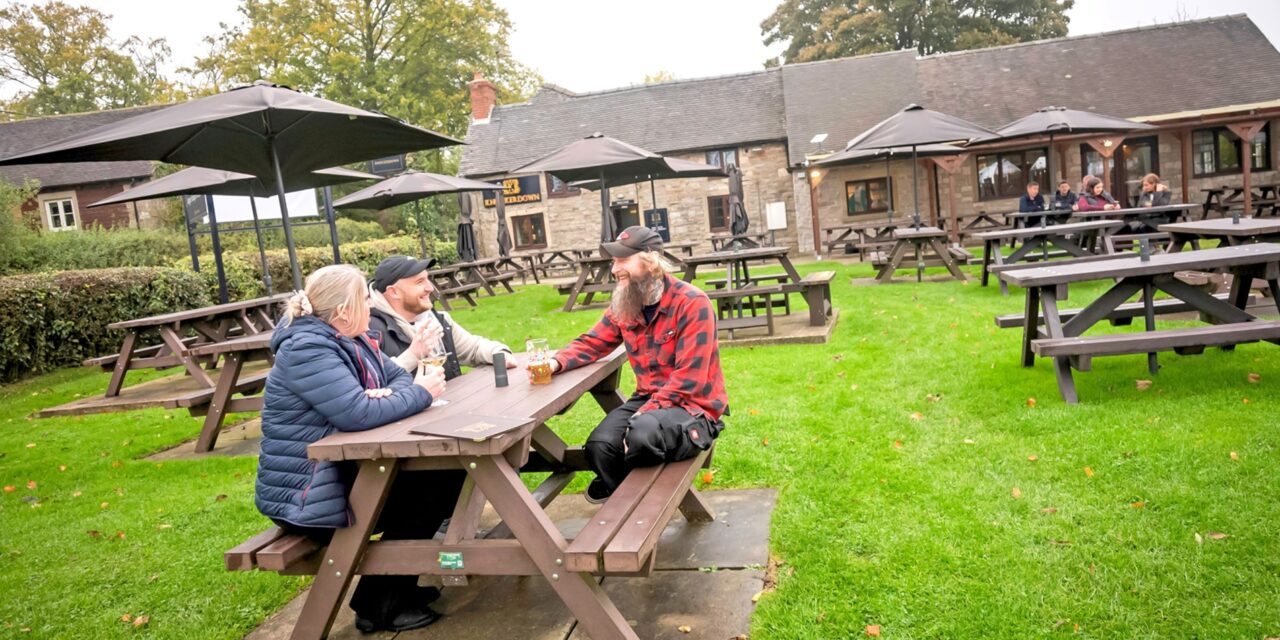 Historic Derbyshire pubs helping outdoor guests relax and do the planet good with recycled plastic tables made down the road