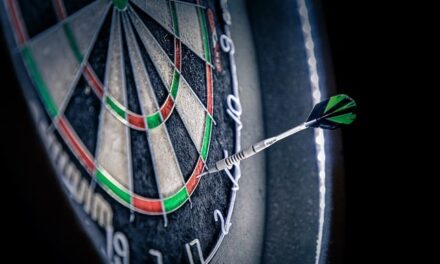 Psychic Pig Predicts Winner of the PDC World Darts Championship Final
