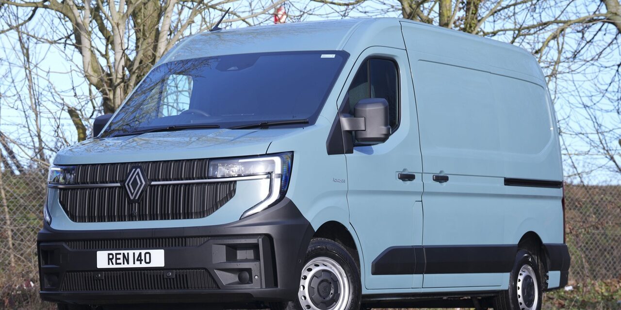 New Renault Master E-Tech named “Best Electric Van” in the 2025 DrivingElectric Awards