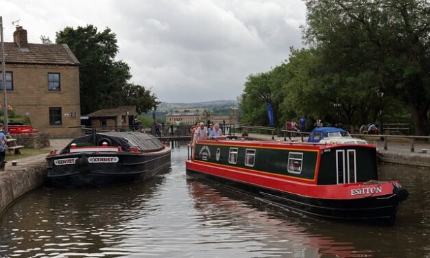 Is It Cheaper to Live on the Water in the UK? A Comprehensive Guide to Houseboat and Narrowboat Living