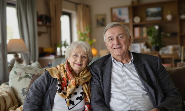 British Couple Scammed by Fake Solar Panel Cleaner Who Stole Their Entire System