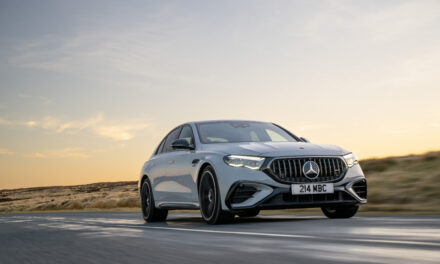 Mercedes-Benz UK delivers new cars to 100,000 private buyers under Agency model