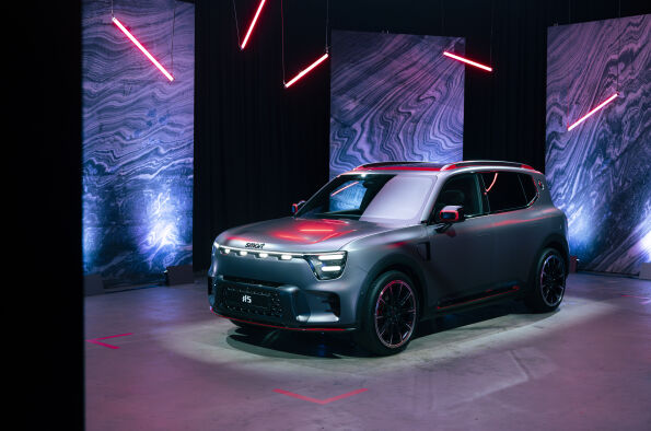 Made to stand out: World Premiere of the smart #5 BRABUS