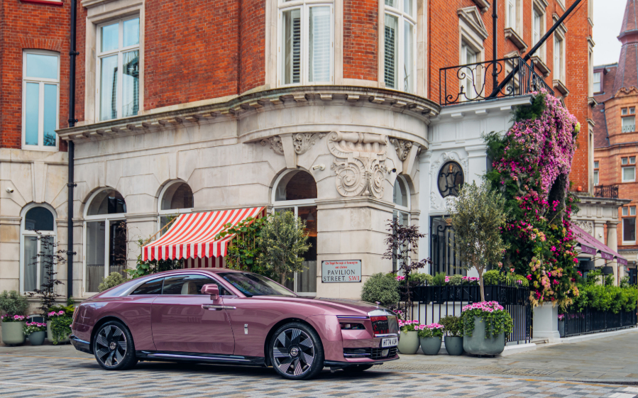 Rolls-Royce celebrates floral art in Chelsea with Spectre