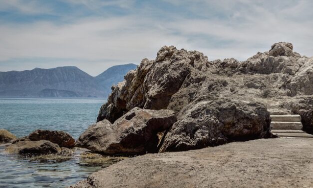 Strong Earthquake Strikes Off Crete, Greece, Prompting Tsunami Alert