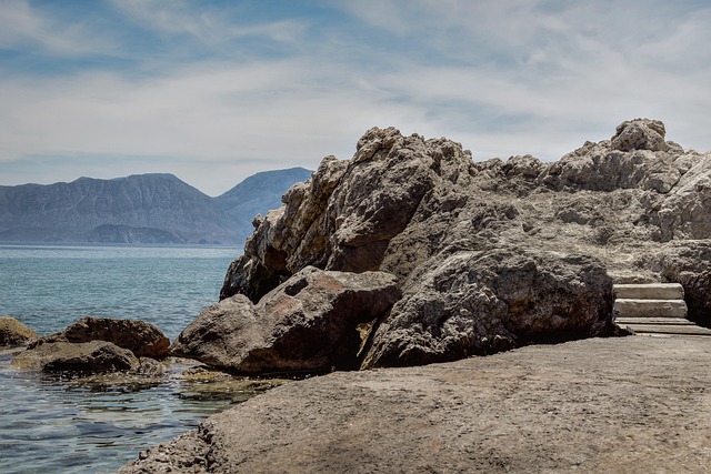 Strong Earthquake Strikes Off Crete, Greece, Prompting Tsunami Alert