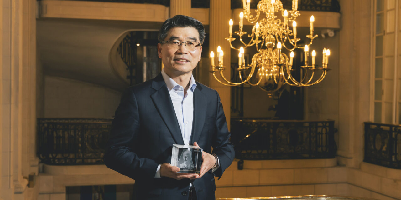 Kia President and CEO Ho Sung Song honoured at 2025 Autocar Awards