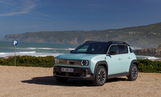 Renault 4 E-Tech electric orders open for R-Pass customers – with three years’ free servicing when purchased via Mobilize Financial Services