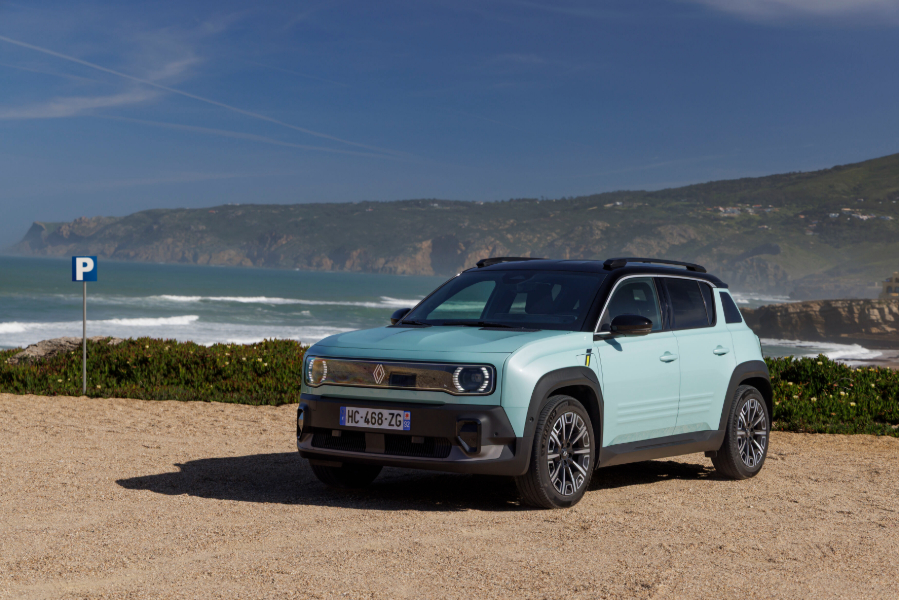 Renault 4 E-Tech electric orders open for R-Pass customers – with three years’ free servicing when purchased via Mobilize Financial Services