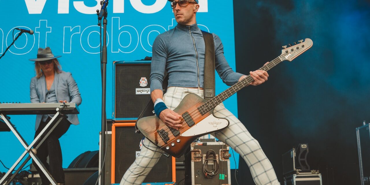 PICTURES – EXTREME AND TERRORVISION ROCK THE PIECE HALL, HALIFAX